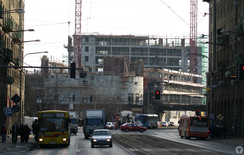Początek Arkad Wrocławskich - budowa na przestrzeni lat 2005-2007